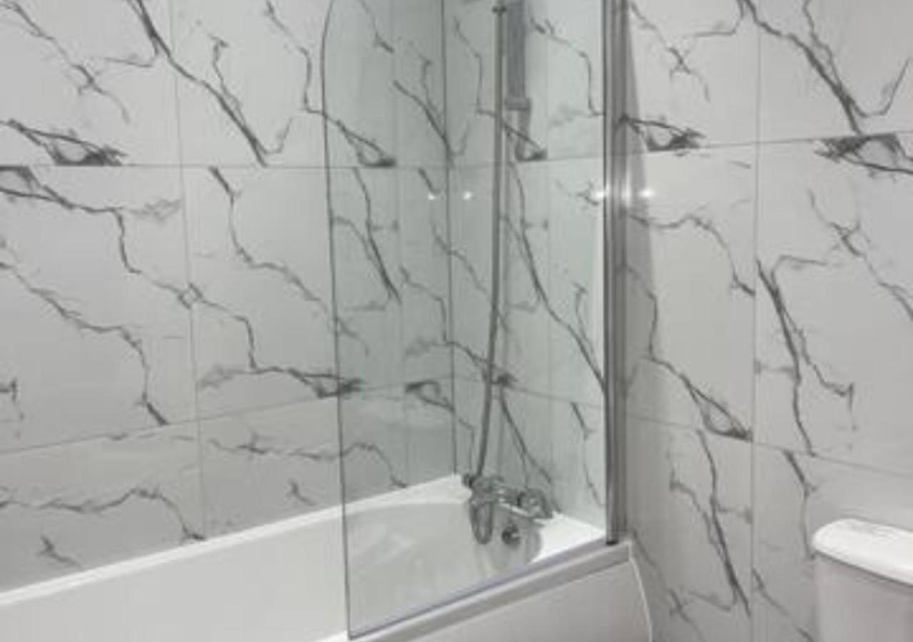 2 Bedroom Apartment - Flitwick - Contractor Friendly - Tourist Ready - Full Kitchen - Wifi - Smart Tv - Sofa Bed - Free Parking - Ideal For Short Or Long Stays Exterior photo