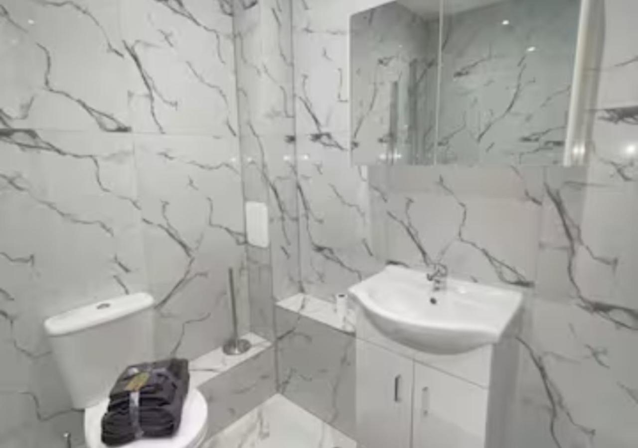 2 Bedroom Apartment - Flitwick - Contractor Friendly - Tourist Ready - Full Kitchen - Wifi - Smart Tv - Sofa Bed - Free Parking - Ideal For Short Or Long Stays Exterior photo